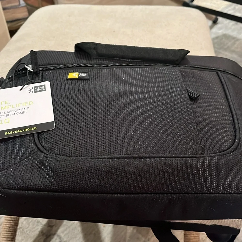 Case Logic 14.1-Inch Laptop and iPad Slim Case (Black)/NWT